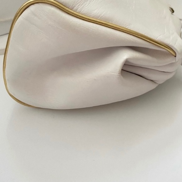 (R) Vintage Gold and White Geometric Pattern Purse With Removable Strap - Picture 11 of 16